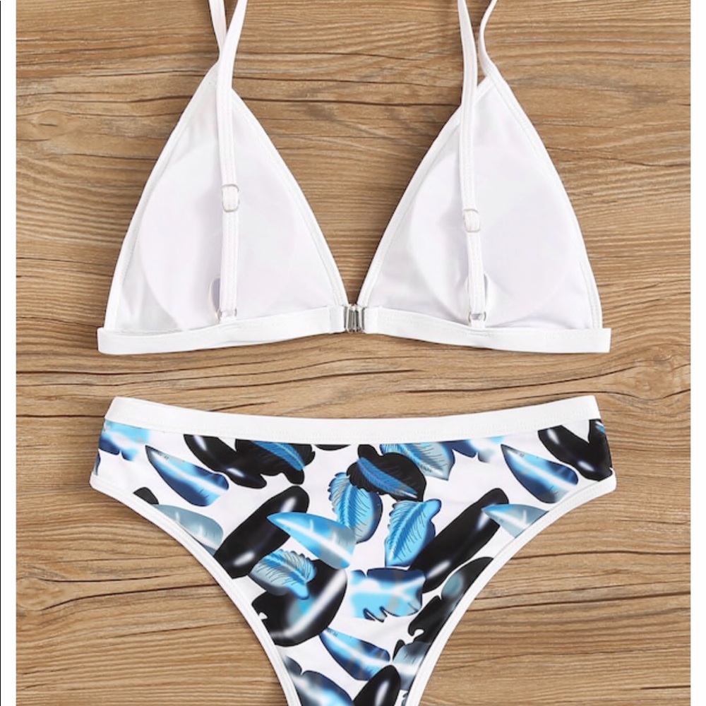 ๐Leaf Print Triangle Bikini Set๐ - Picture 2 of 7